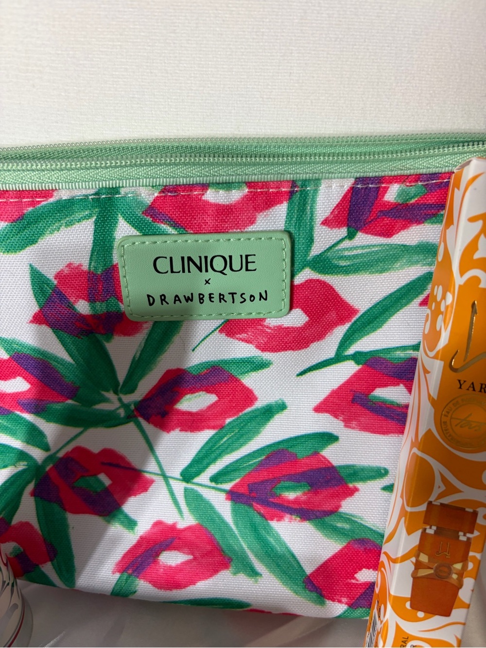 NWT Clinique x Drawbertson Floral Cosmetic Pouch -Including Coach Lotion, Yara - Picture 2 of 5